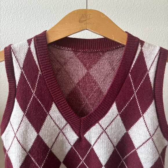 NWOT Burgundy Argyle V-Neck Sweater Vest Size Medium – Preppy Trend - Picture 5 of 12